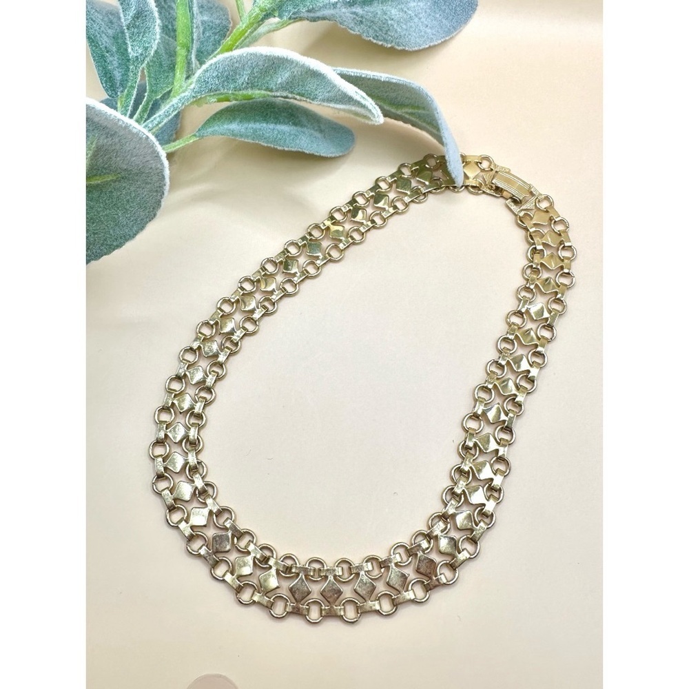 Vintage gold tone necklace